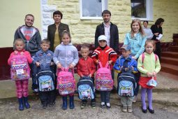 Ajută clopoţelul să sune pentru fiecare copil