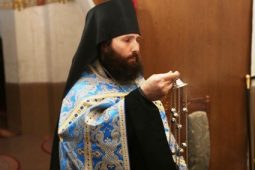 Călugărul ce a învins cancerul, continuă să înfrunte greutăți