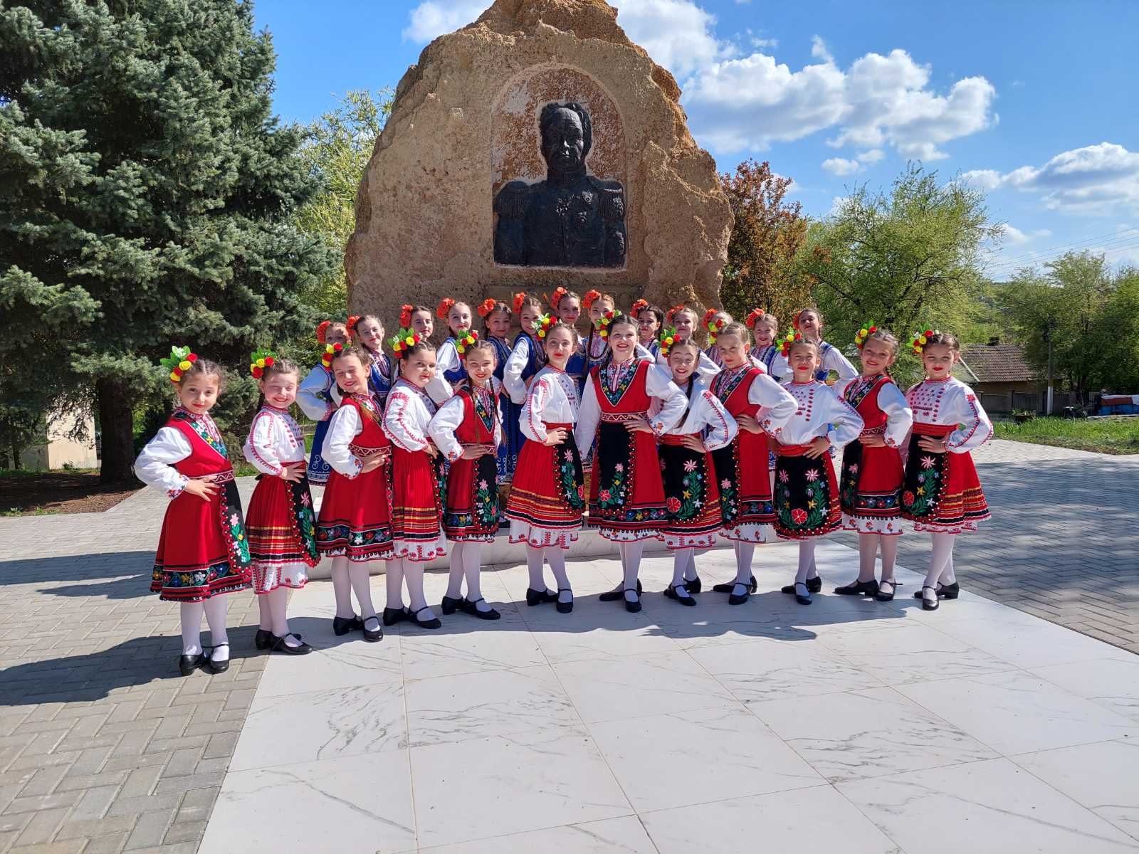 Ансамбль народного танца «Български извор»